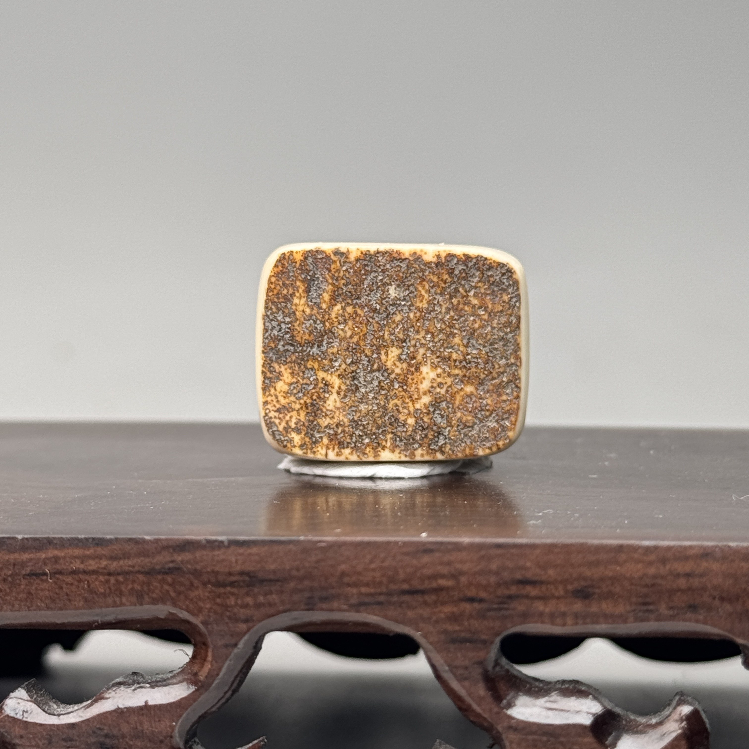 DEZHI/德志25*19*14mm10.6g无事牌吊坠天然猛犸牙A641