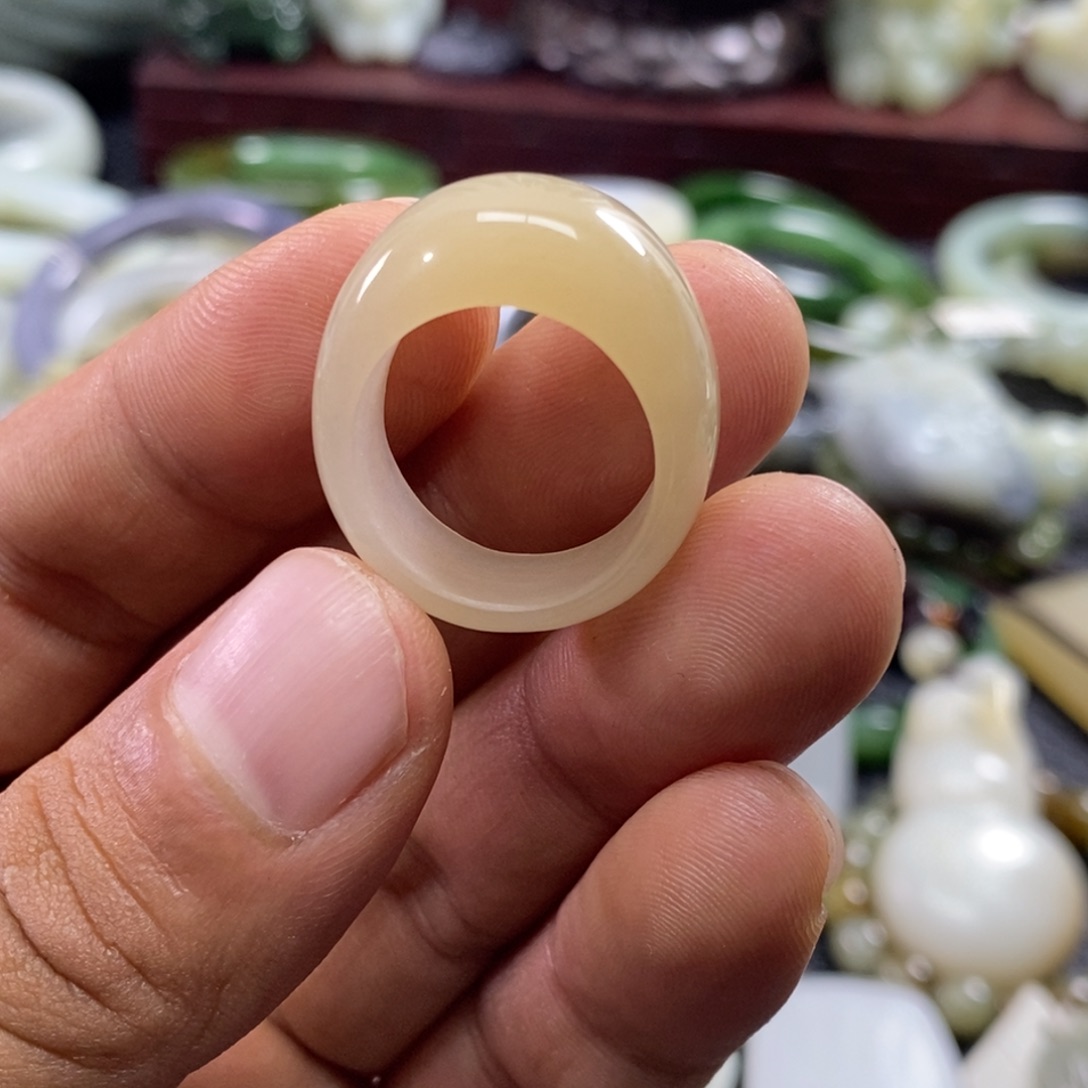 巧***姐和田玉未镶嵌手链