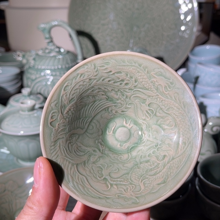 微瑕浮雕龙凤斗笠一只