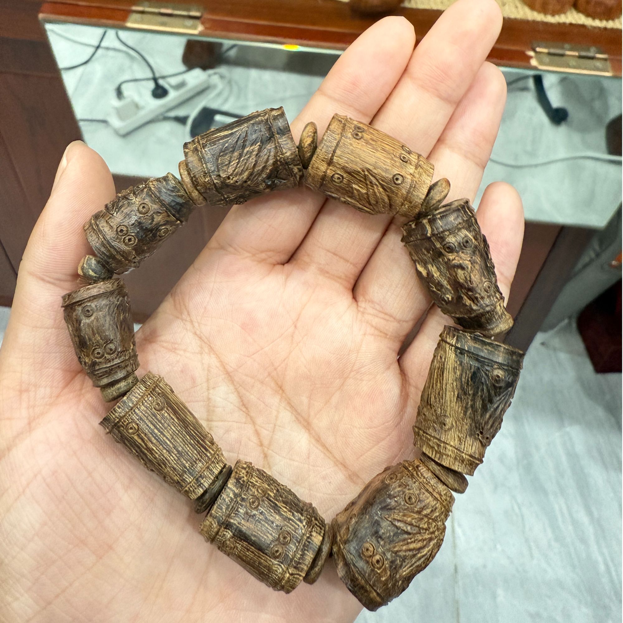 沉香海口保险柜 加里曼丹沉水雕刻单圈 沉香