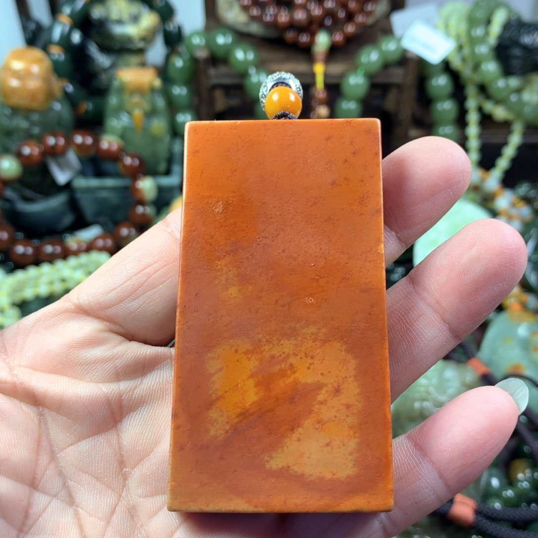 透闪石质玉挂件未镶嵌