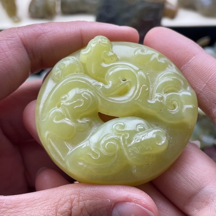 蛇纹石玉未镶嵌颈饰