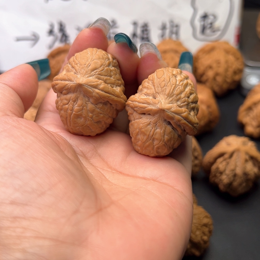 文玩核桃吊坠羊*?芳芳舍利子