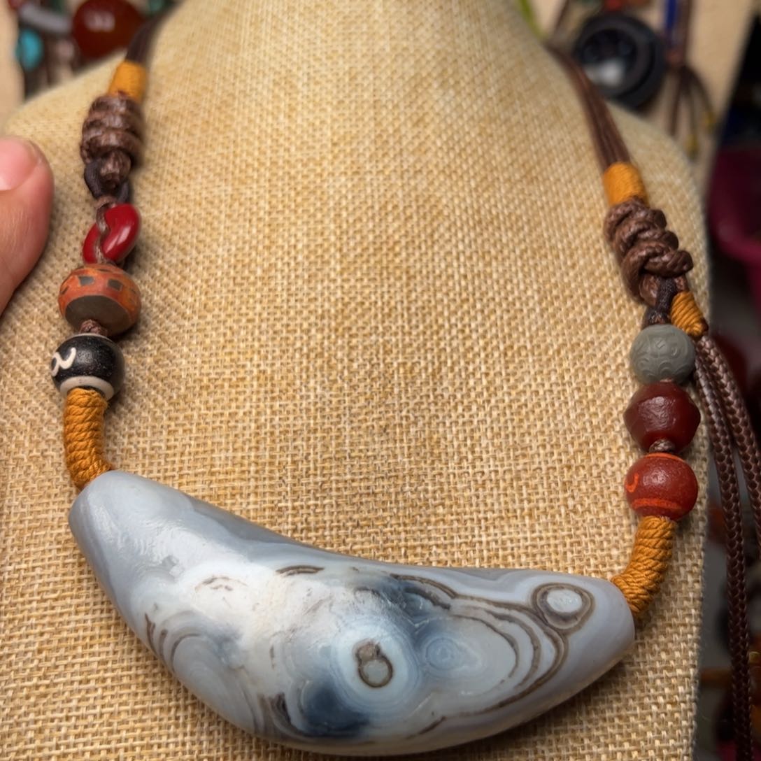玛瑙/玉髓颈饰未镶嵌