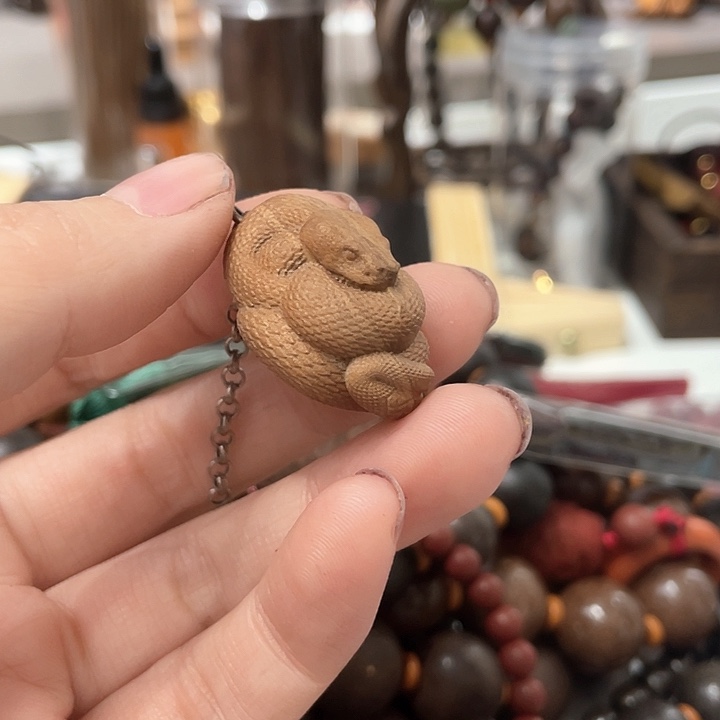 泥塑合香珠老山檀蛇宝宝