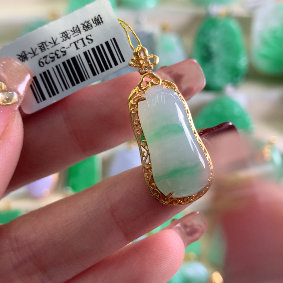 翡翠吊坠(不含链)18K金镶嵌