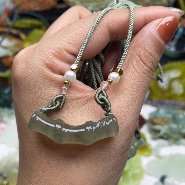 蛇纹石玉未镶嵌颈饰