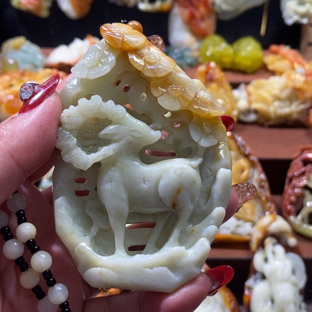 蛇纹石玉颈饰未镶嵌