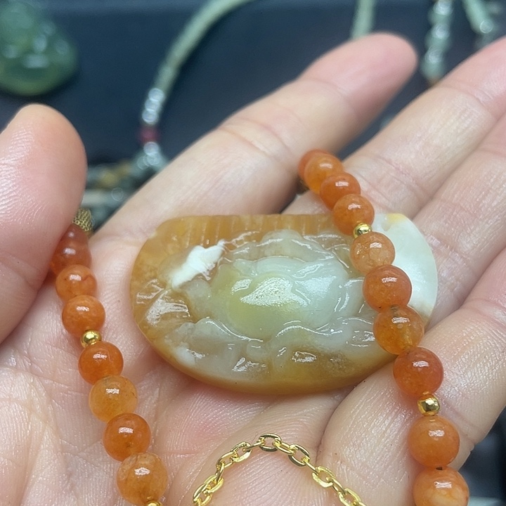 未镶嵌蛇纹石玉颈饰