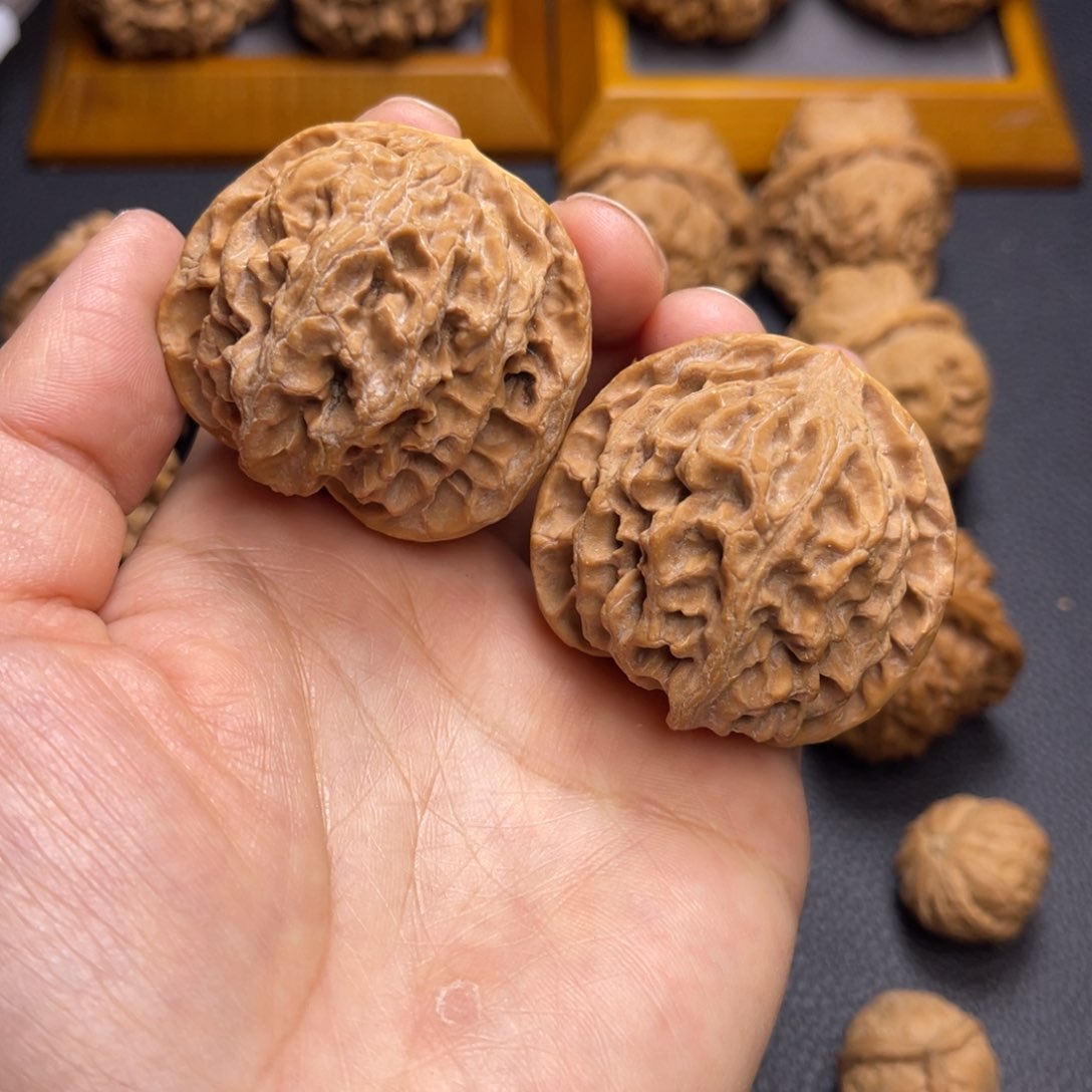 桃核把件43原装大苹果。 孟