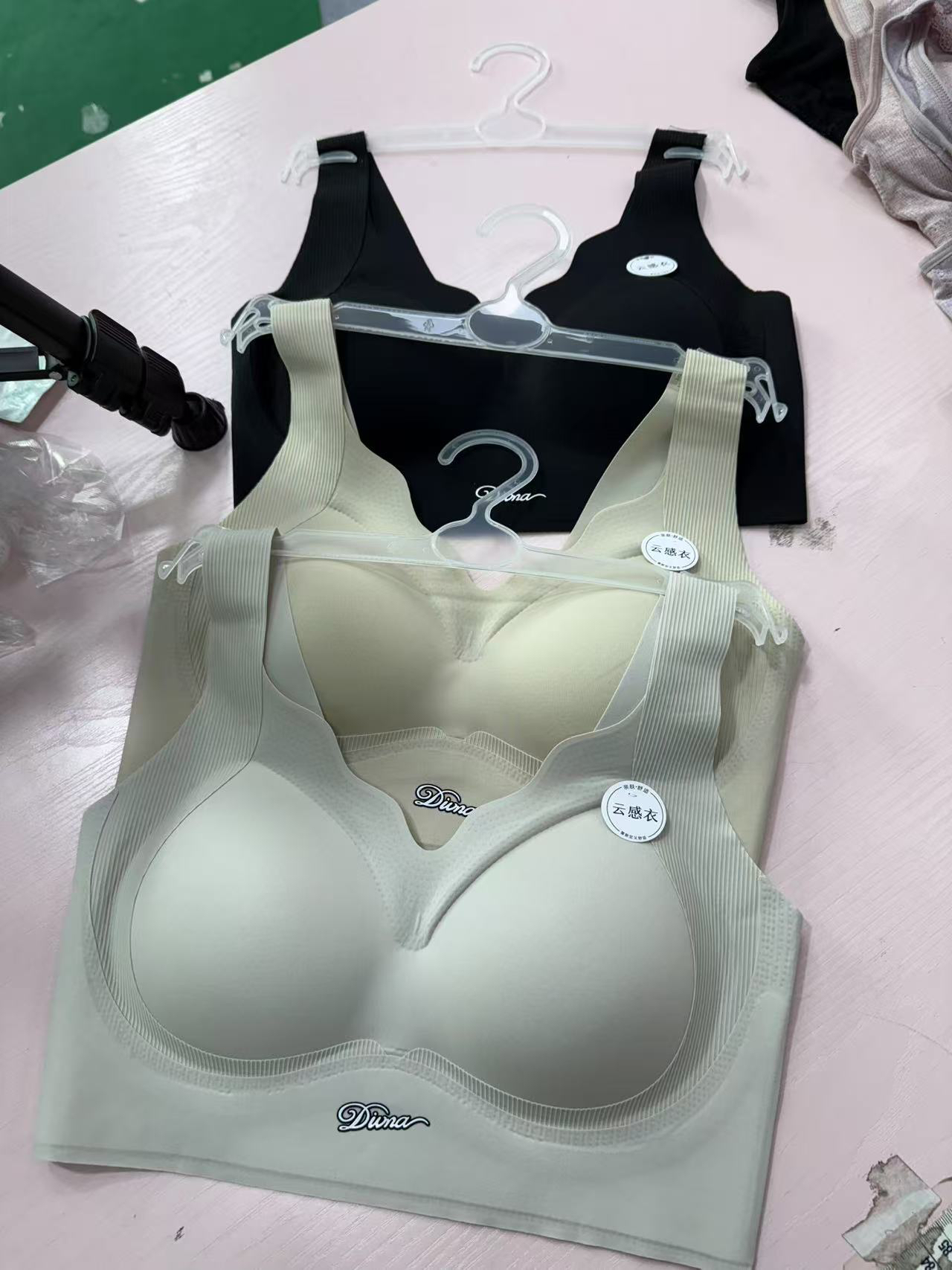 肤色云朵花边果冻美背肤色，黑色，米白色下方可选