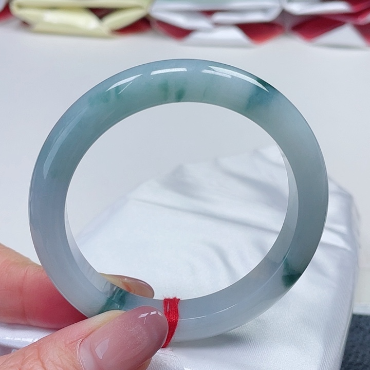 翡翠手镯未镶嵌缅甸翡翠