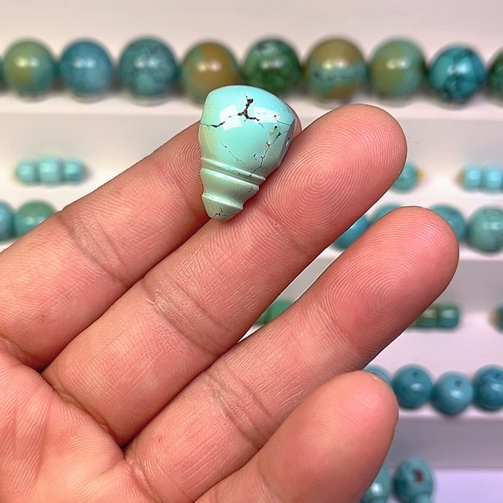 。***哈绿松石未镶嵌珠宝奇石