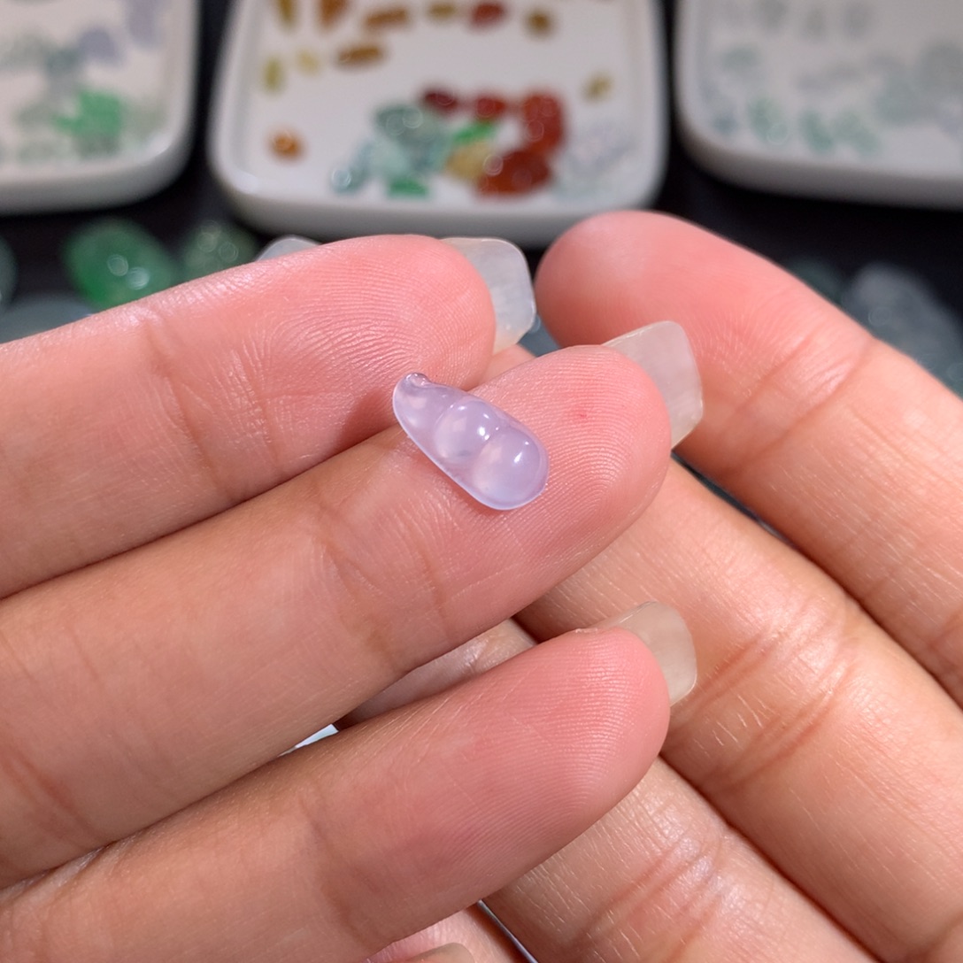 翡翠裸石未镶嵌紫豆子