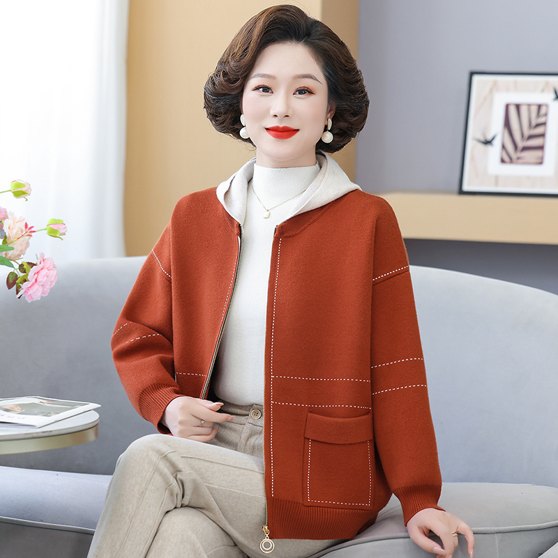 新款妈妈秋装外套洋气中年妇女连帽上衣中老年人春秋针织开衫上衣