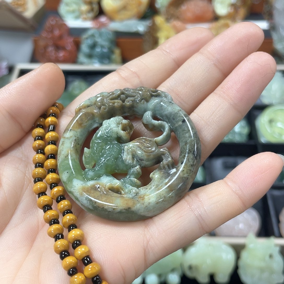 蛇纹石玉颈饰未镶嵌