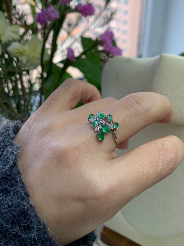 天然缅甸A货翡翠随形多颗绿蛋面戒指