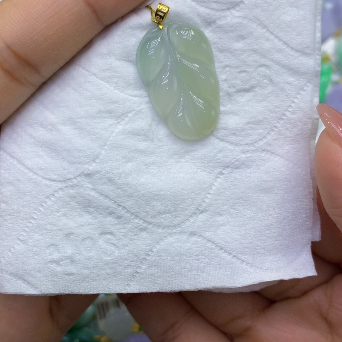 颈饰18K金镶嵌翡翠