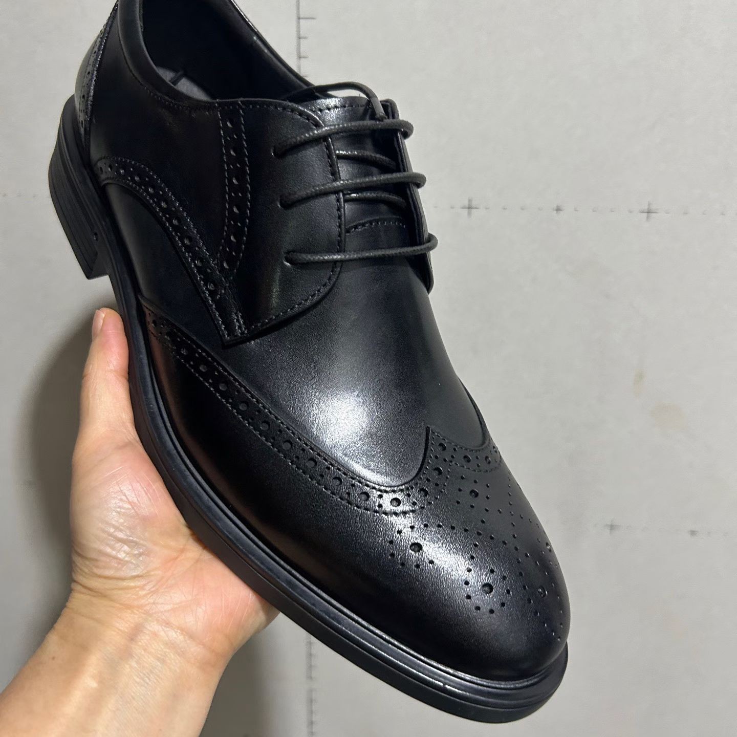 孤品头层牛皮雕花透气系带商务休闲四季款皮鞋