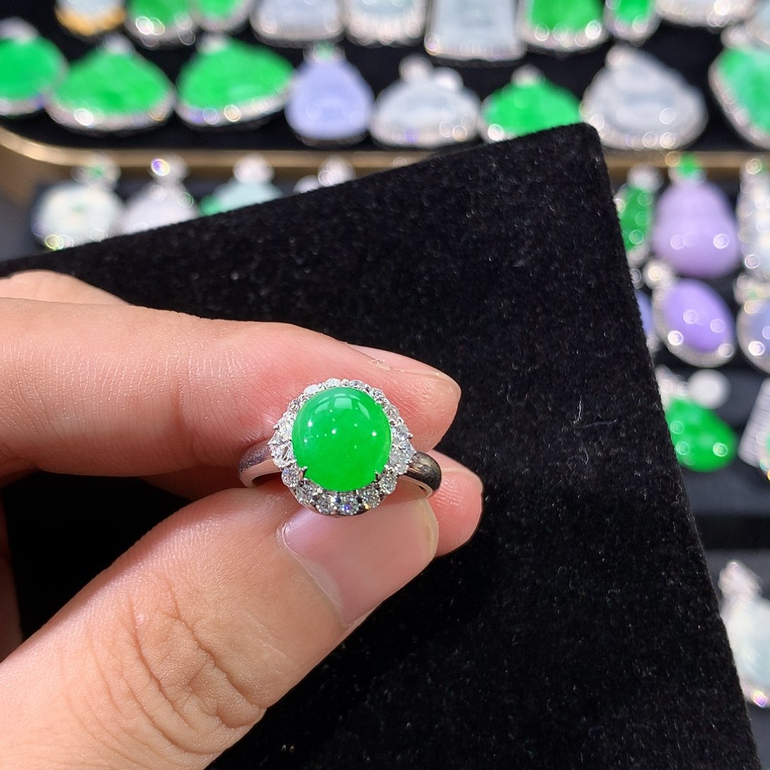 翡翠18K金镶嵌戒指