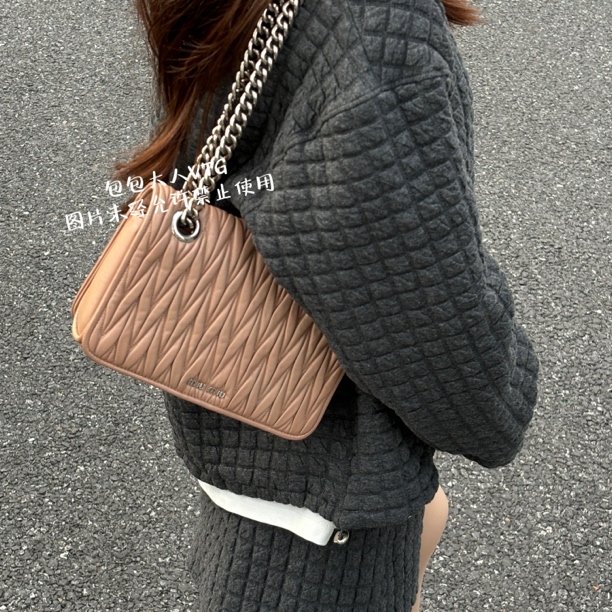 95新 MIU MIU/缪缪 奶茶色褶皱单肩包