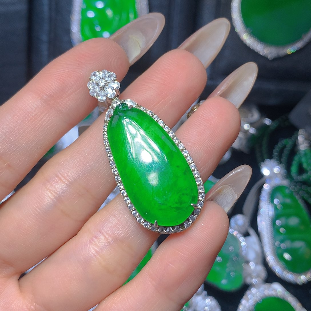 翡翠颈饰银S925镶嵌翡翠