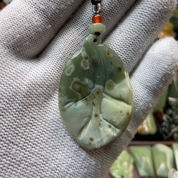 吊坠(赠链)未镶嵌岫岩河磨玉（透闪石质玉）