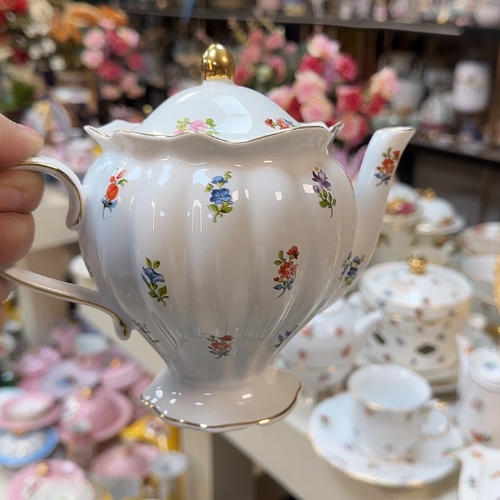 鹿与海陶瓷有限公司