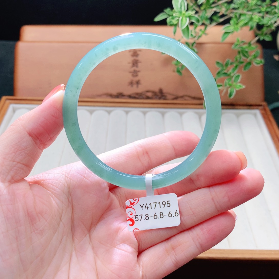 未镶嵌手镯（圆镯）翡翠
