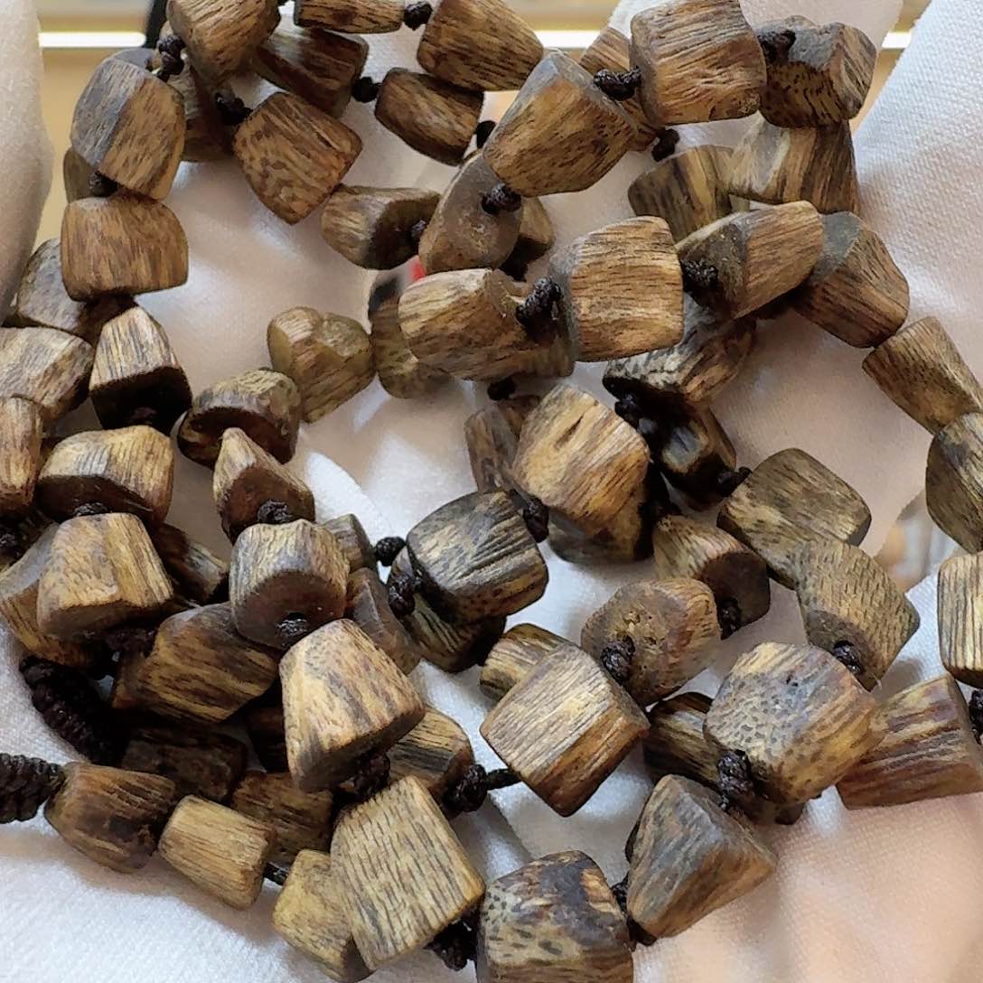 沉香手串白棋钻石款多圈