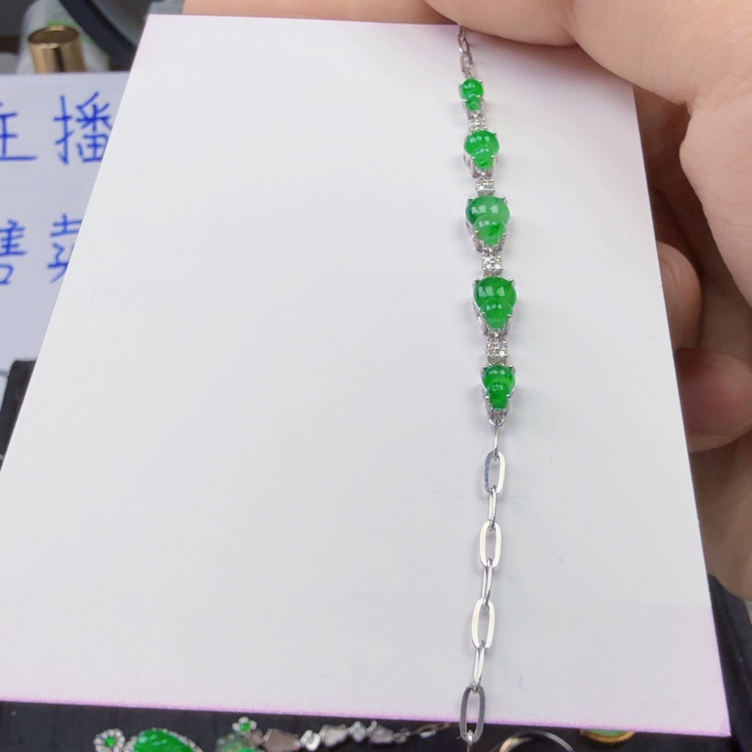 翡翠颈饰18K金镶嵌山*！一件