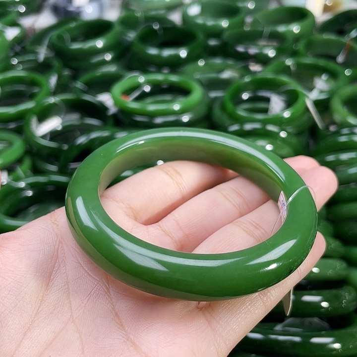 未镶嵌手镯和田玉（碧玉）