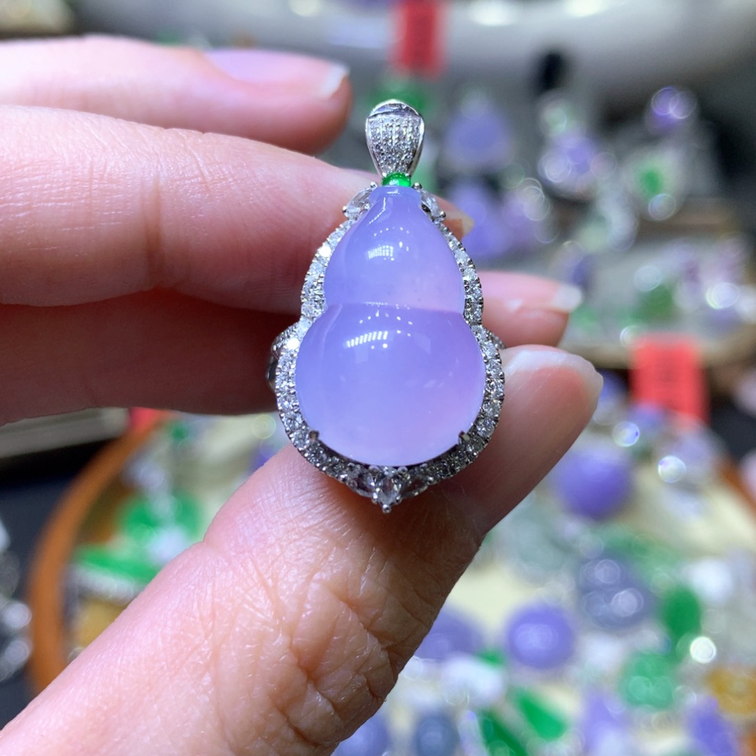 【闪购商品】翡翠颈饰18K金镶嵌翡翠吊坠项链