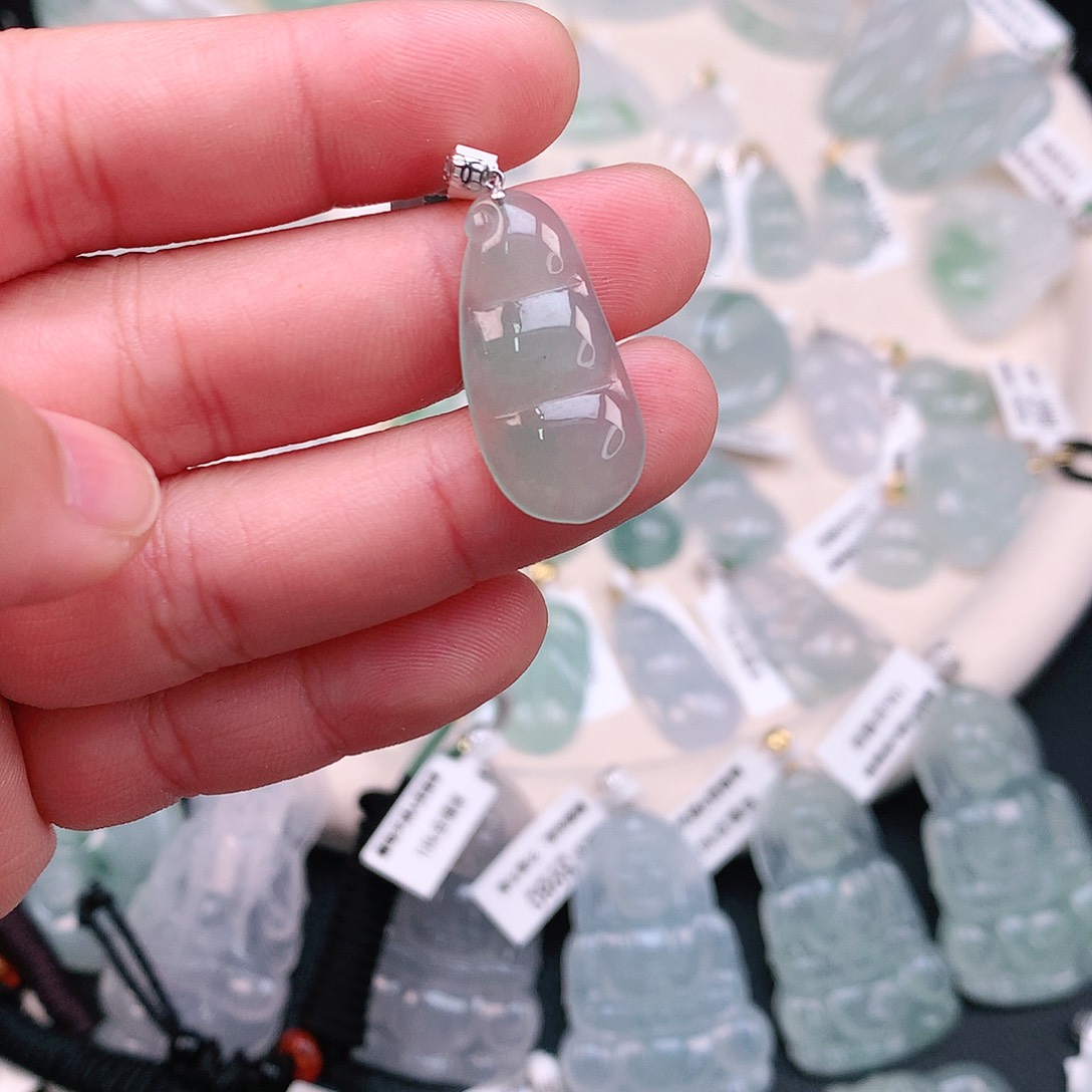 翡翠颈饰18K金镶嵌冰晴豆子