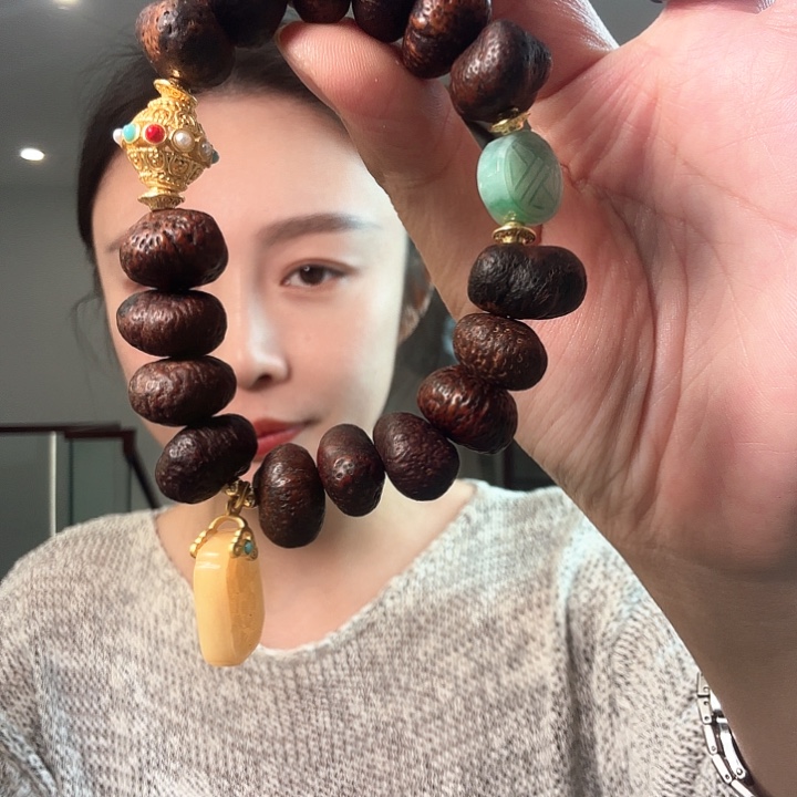 八***.未镶嵌蛇纹石玉颈饰