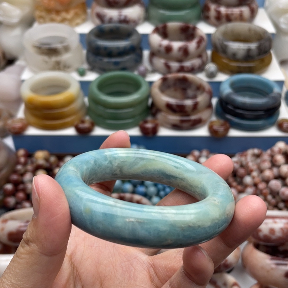 石英质玉（佘太翠）未镶嵌手镯