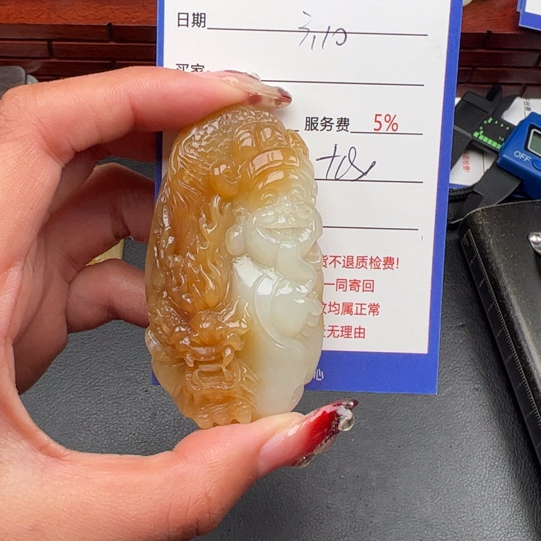 和田玉颈饰未镶嵌鱼*