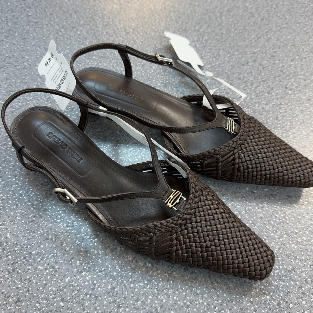 37码。福利品鞋子默认微瑕