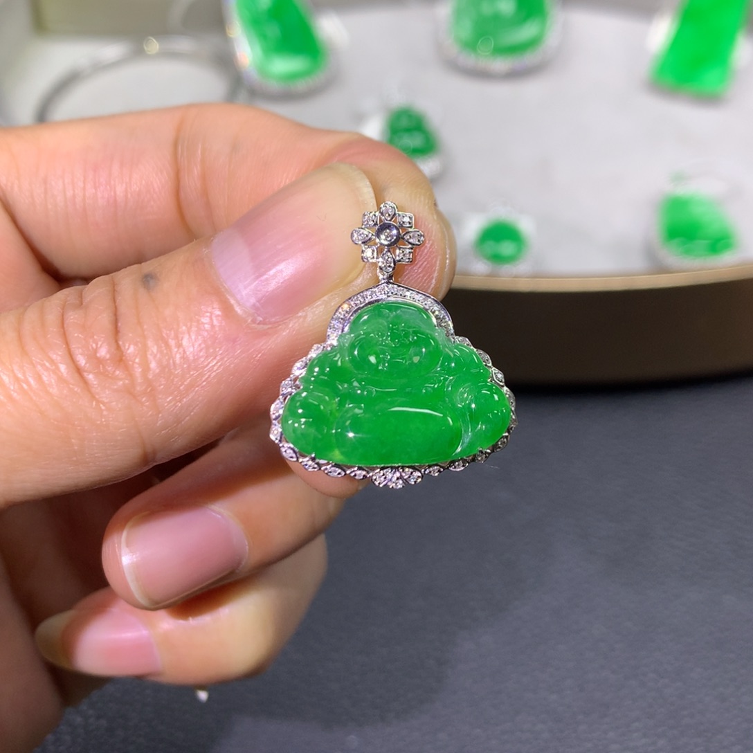 翡翠颈饰18K金镶嵌翡翠