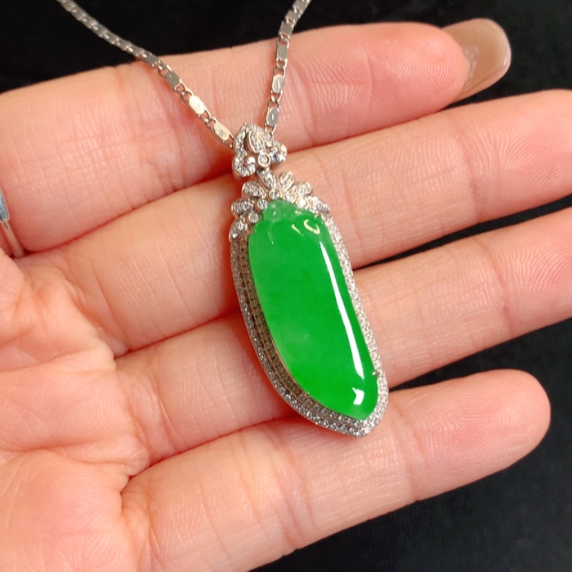 【闪购商品】颈饰18K金镶嵌翡翠福瓜