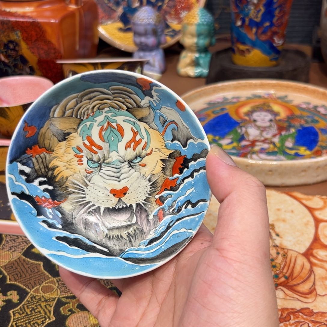 手工手绘白虎茶杯