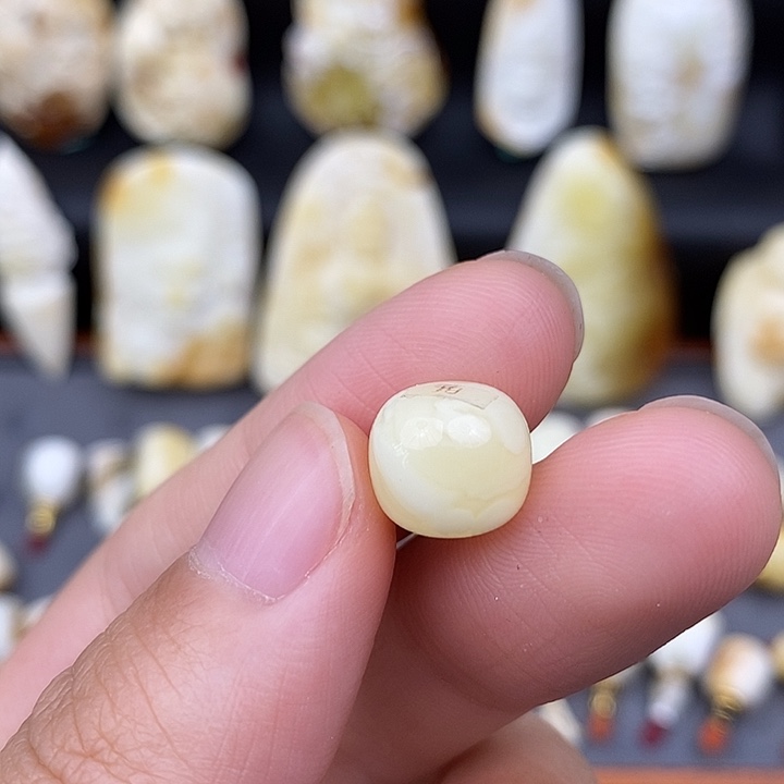 未镶嵌琥珀裸石11×10老邢