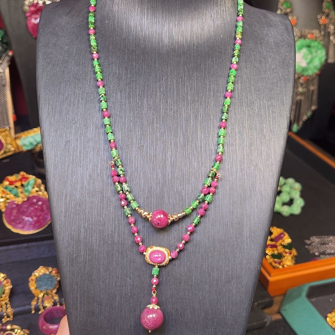 未镶嵌颈饰红宝石