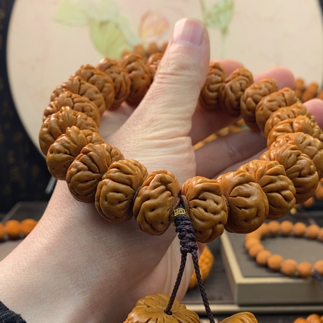 桃核手串激**进23白玉龙手持