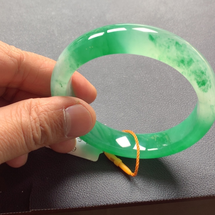 魔***法石英质玉未镶嵌手镯