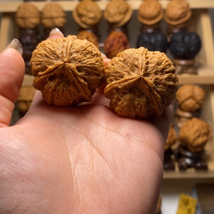 文玩核桃吊坠39虎王三棱Y22