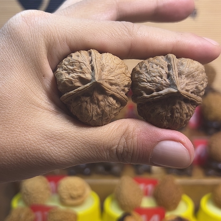 文玩核桃吊坠宝塔三棱