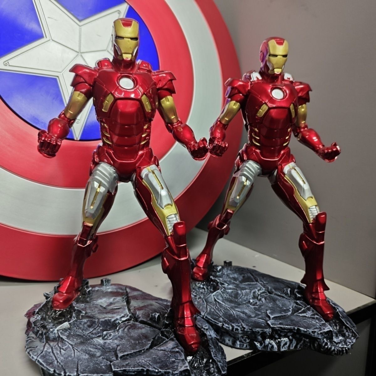 复仇者联盟钢铁侠MK7手办超帅红金配色岩石纹理底座设计全身实芯