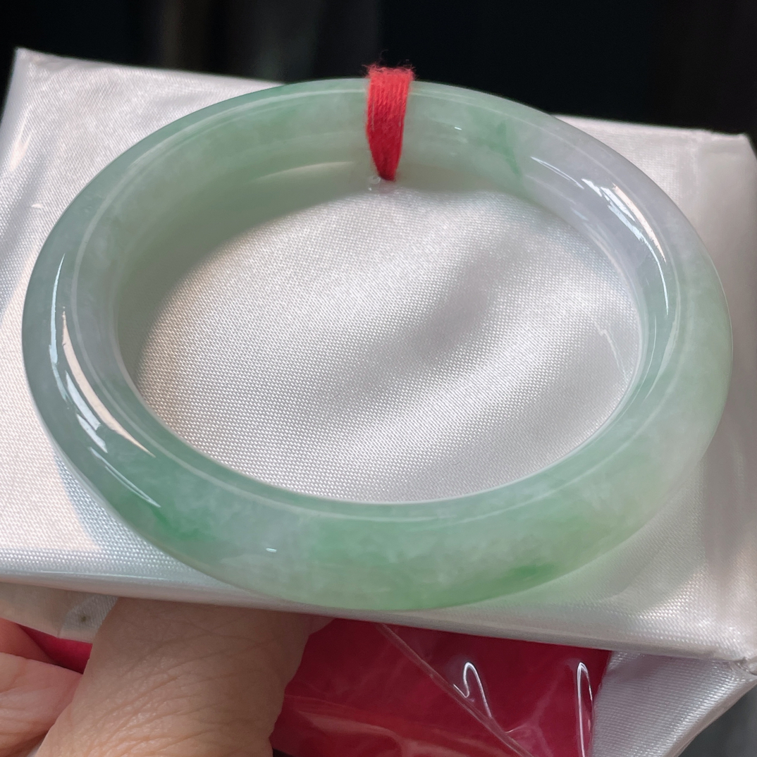 0411缅甸天然A货翡翠手镯54圈冰润淡春彩圆条绿手镯时尚百搭女款