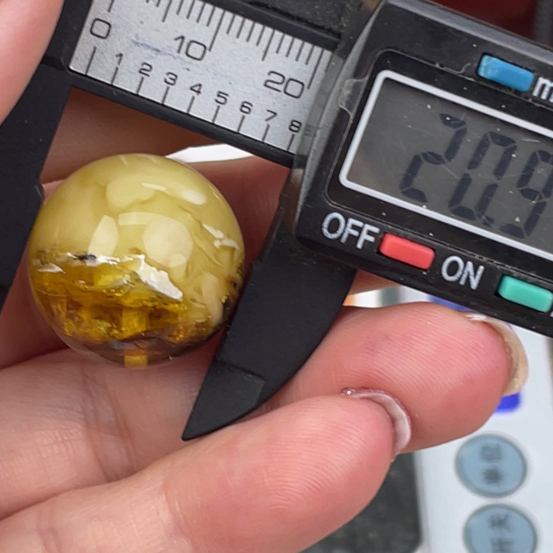 蜜蜡未镶嵌裸石微瑕196